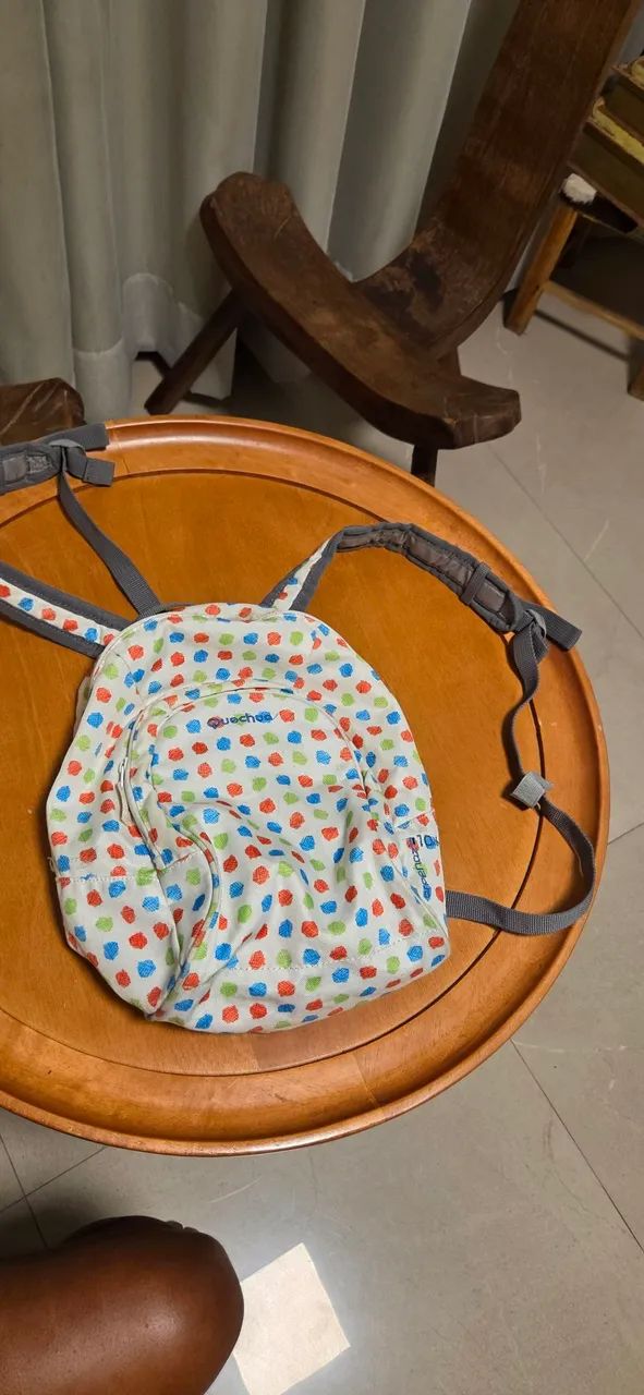 mochila quechua 10 litros colorida - Foto 4