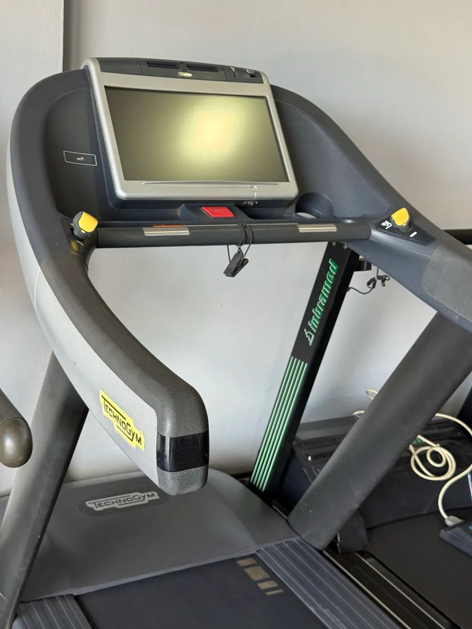 Esteira Profissional Technogym Excite+ Run Now 700 Unity - Tela Touchscreen
