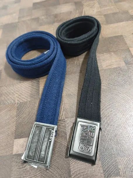 Kit 2 cintos para calça masculina Levis e Quick Silver em tecido e metal - Foto 2