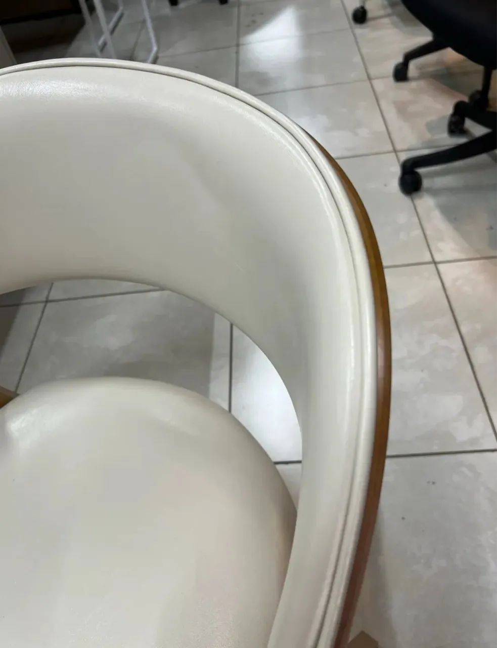 CADEIRA POLTRONA NO COURINHO  - Foto 4