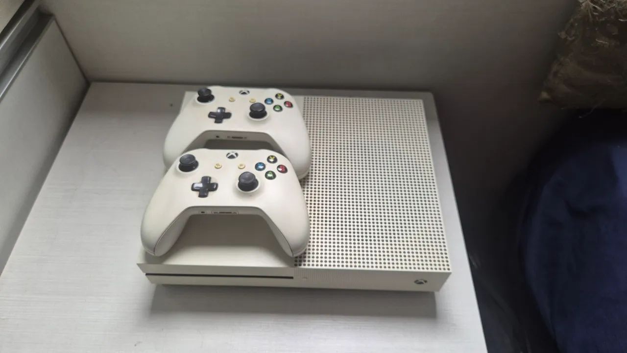 Xbox ONE S 1Tb  - Foto 4