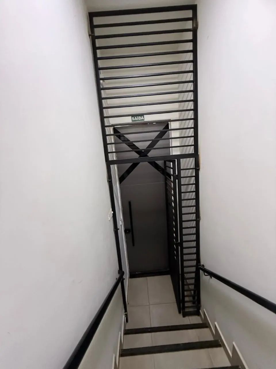 Sala Comercial - Centro 45m2 - Super segura e acabamento fino. - Foto 2