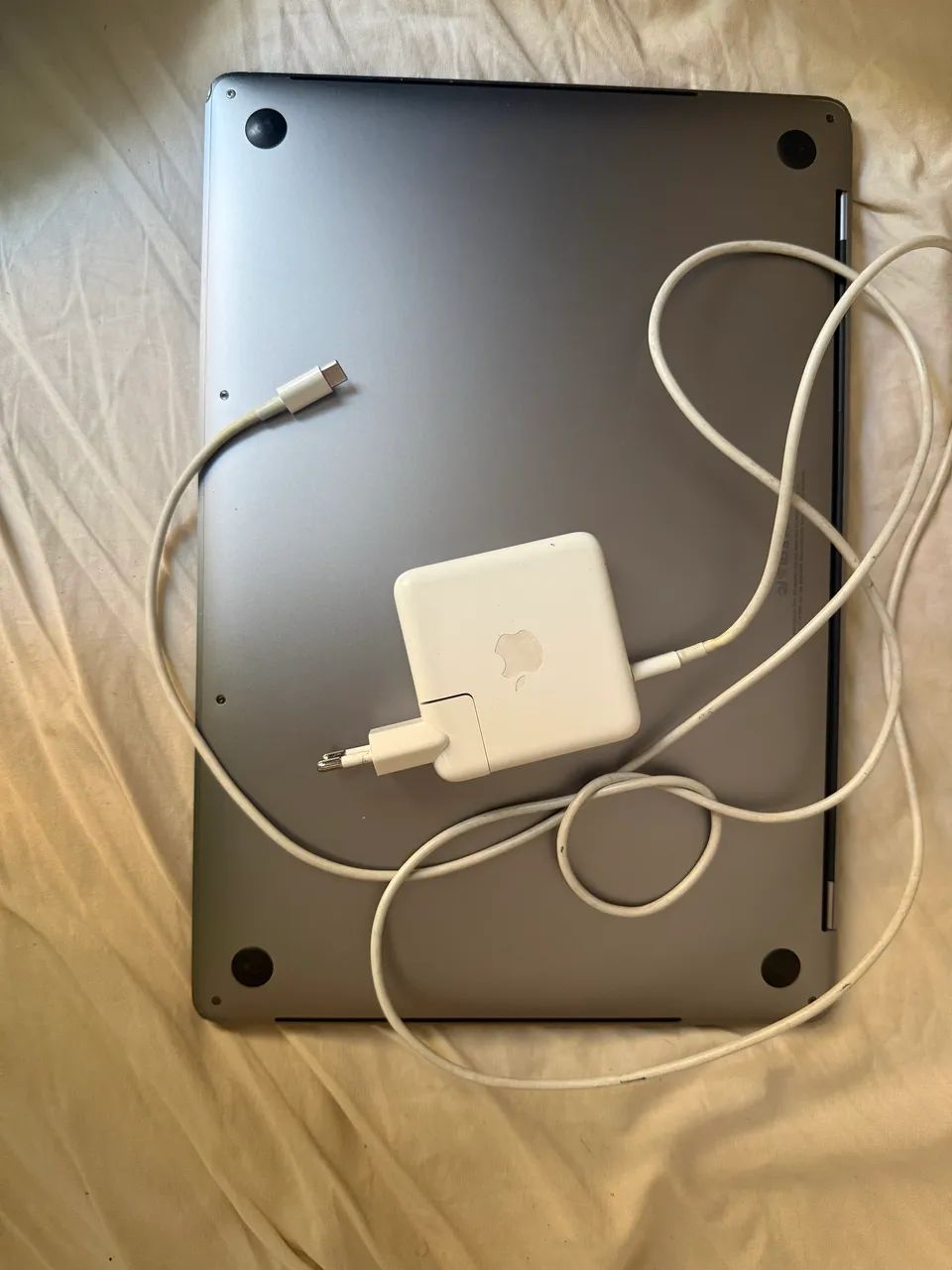 MacBook Pro 15? - 2018 | i7 6-Core | 16GB RAM | SSD 256GB