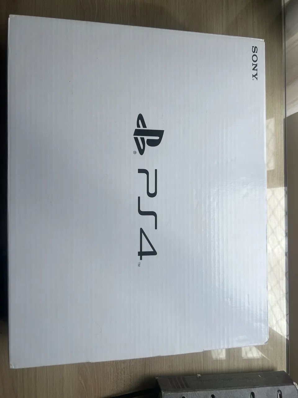 PS4 novíssimo com 2 controles e jogos