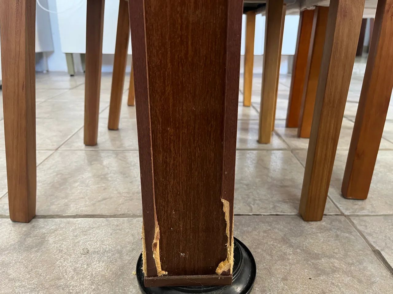 Reparo dos pés da mesa