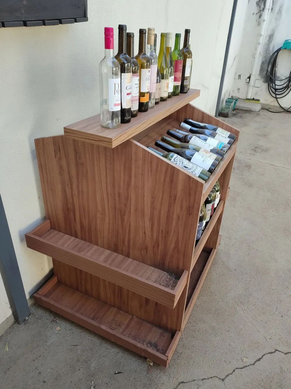 Expositor de vinhos e produtos  - Foto 3