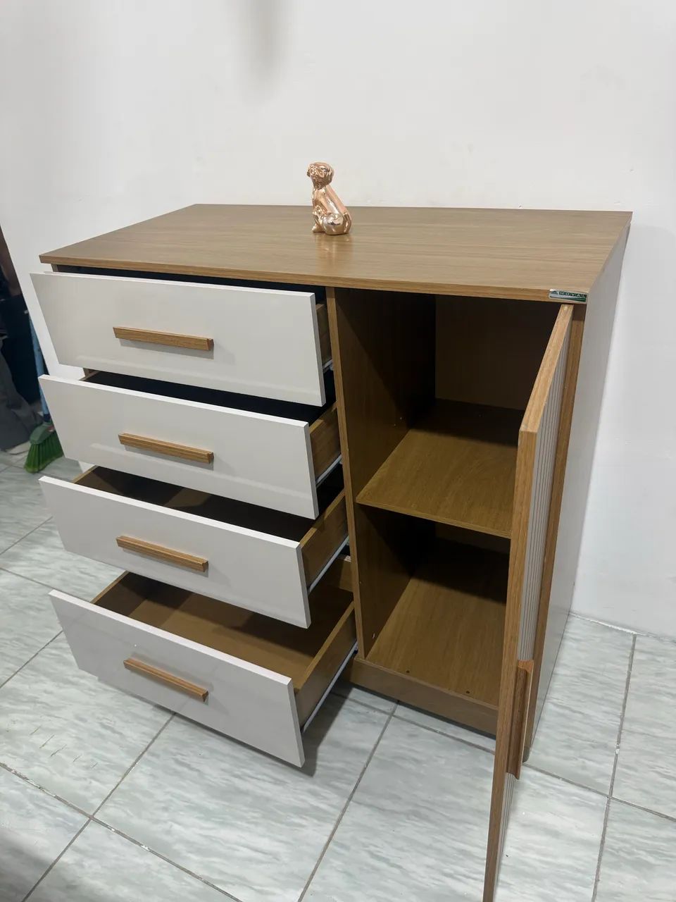 Cômoda de 4 gavetas 1 portas 100% MDF nova disponível 