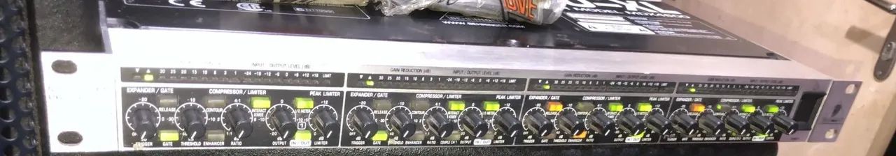Behringer Multicom processador de audio