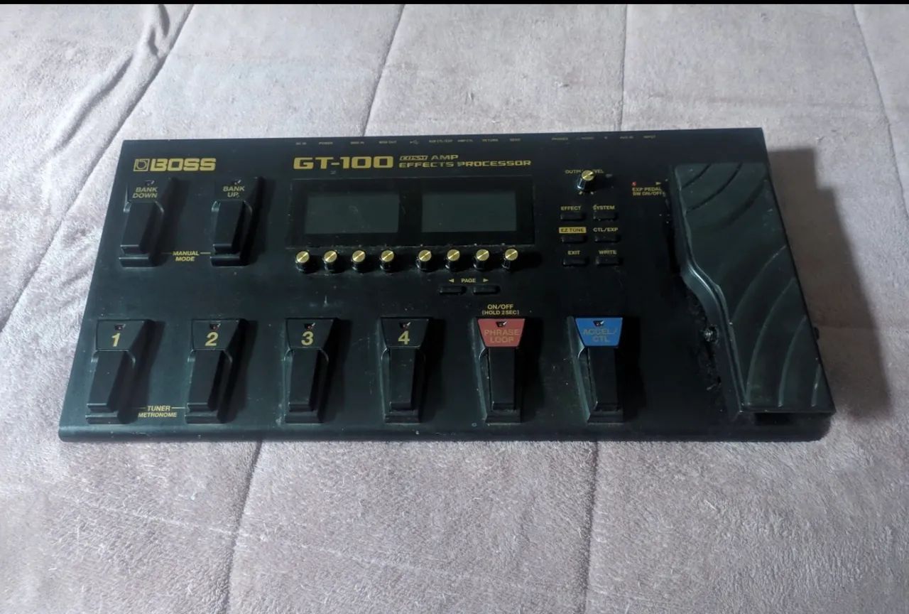 Pedaleira Boss GT-100