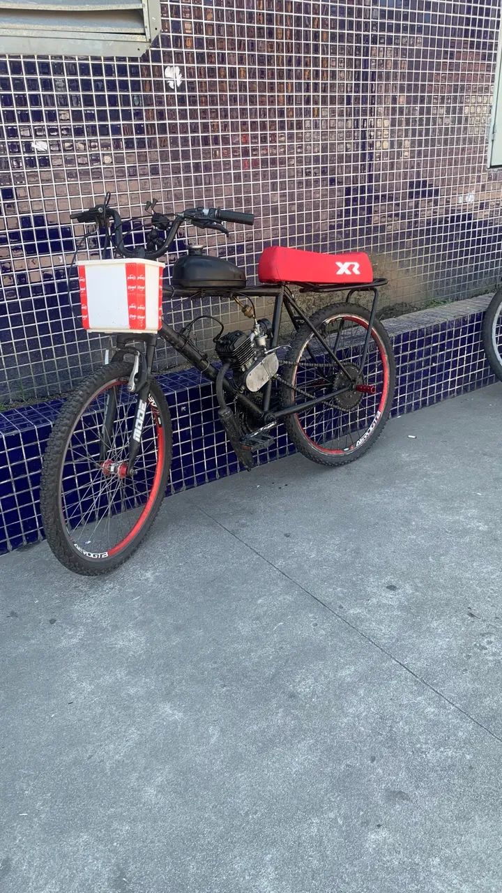 Vendo motorizada 80cc - Tratores e máquinas agrícolas - Praça da