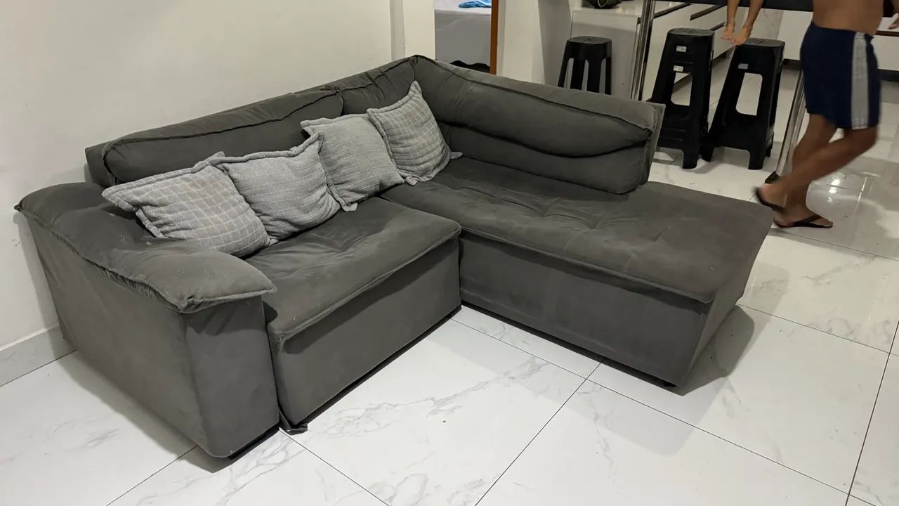 Sofá retrátil cinza + almofadas de brinde - Foto 5