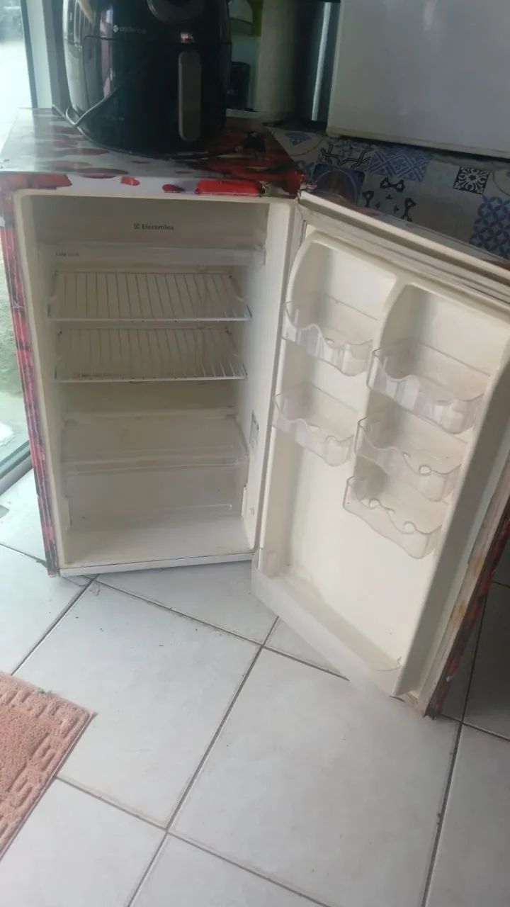 Vendo frigobar Eletrolux 