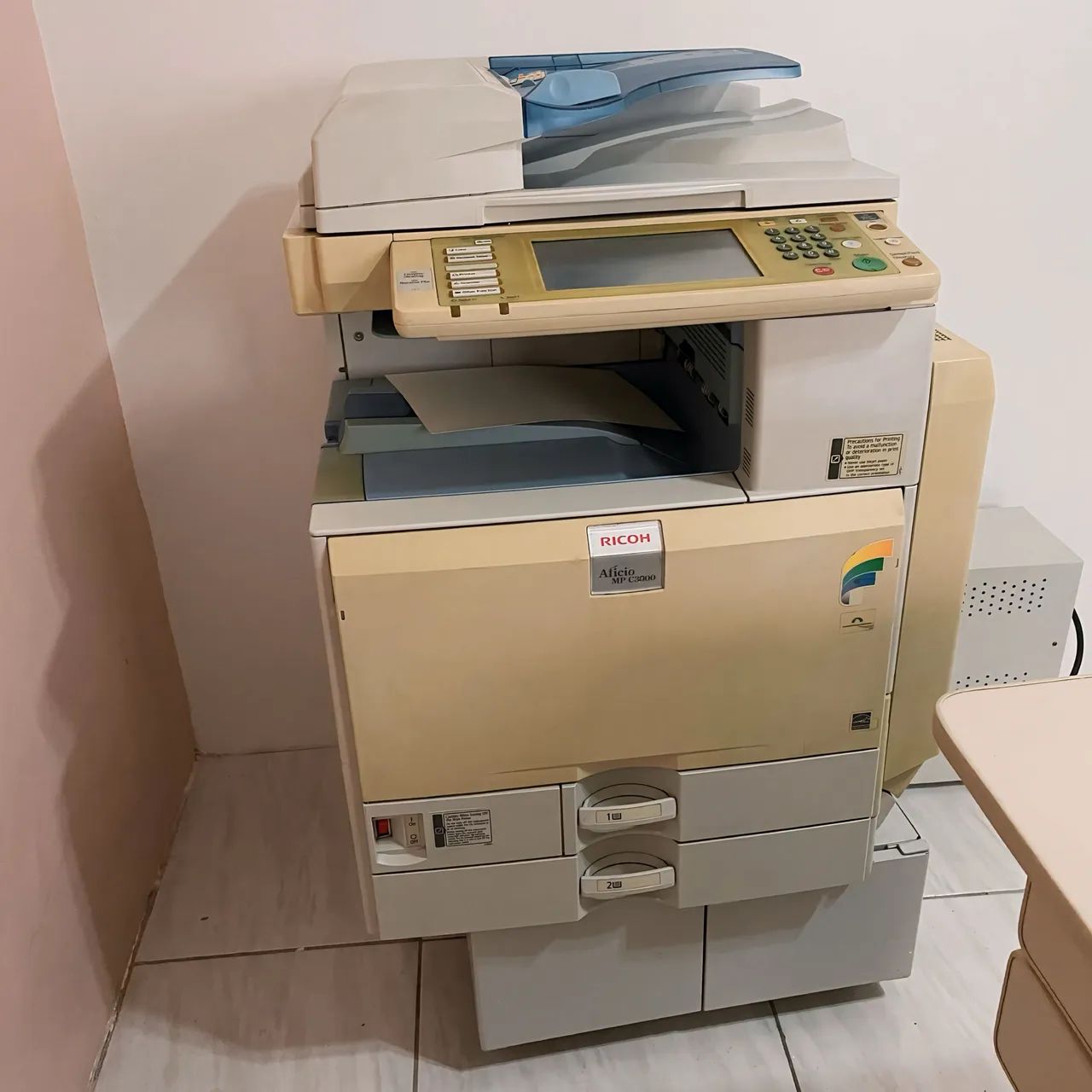 Copiadora laser Ricoh MP C 3000