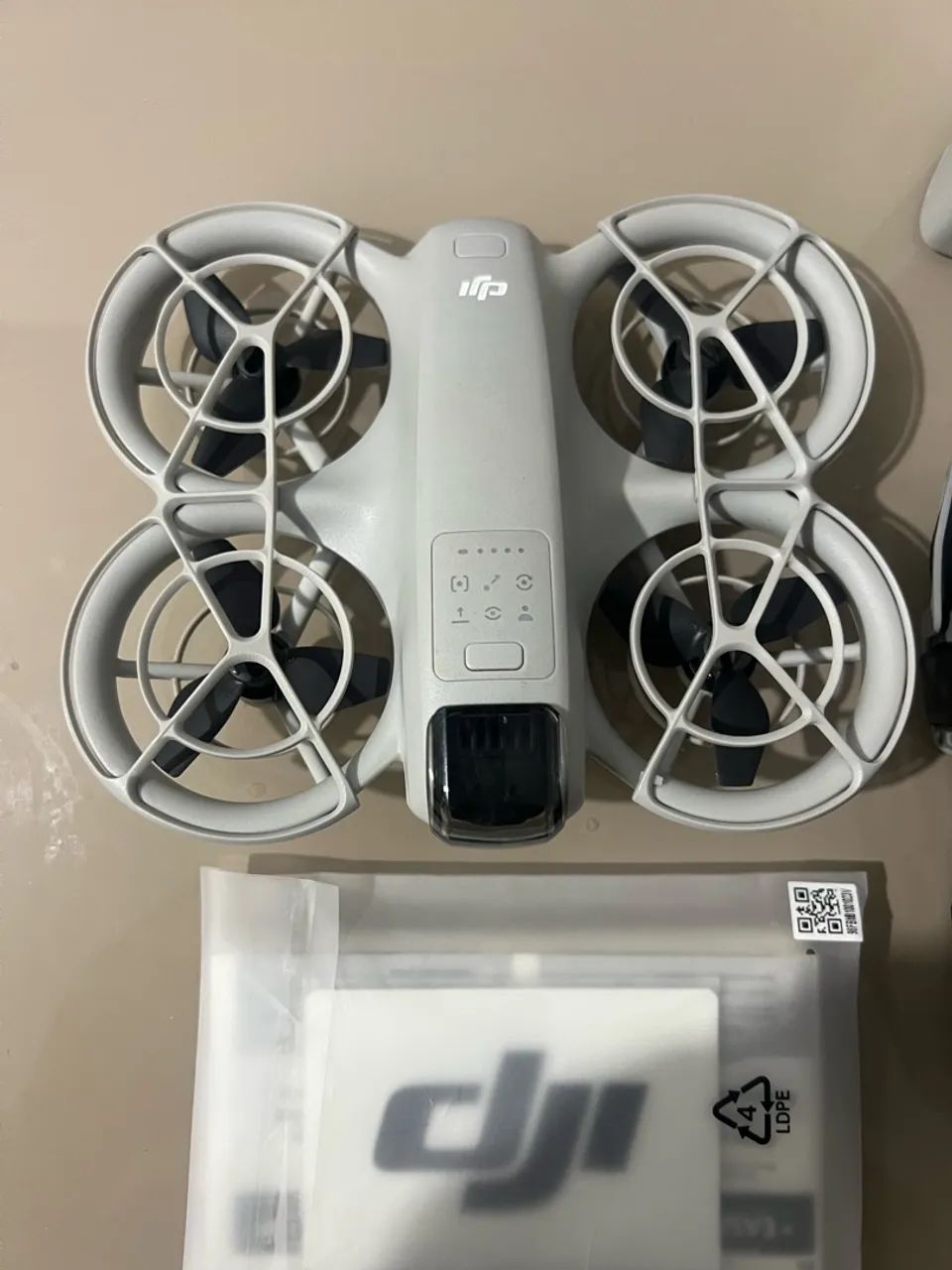 Drone DJI Neo com controle remoto e acessórios - Foto 4