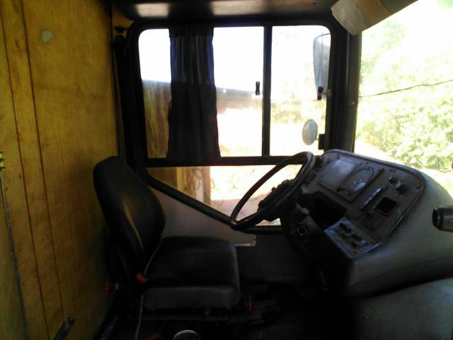 Ônibus pego caminhote barbada