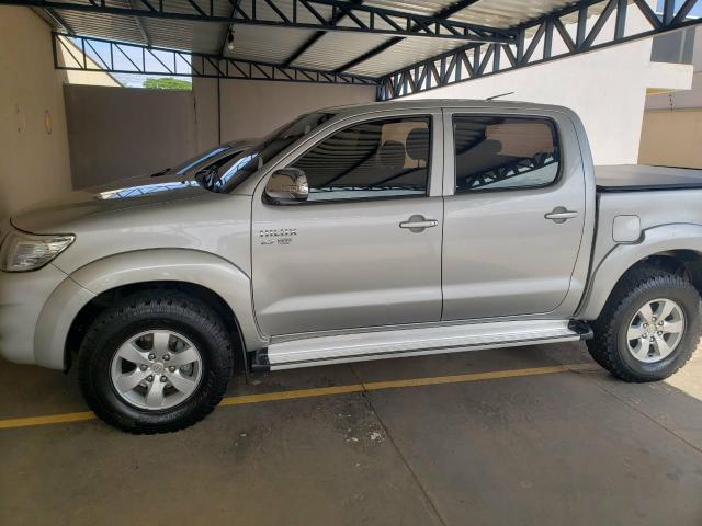 Vendo Hilux 2013 FLEX AUTOMÁTICA 4x4 - Foto 3