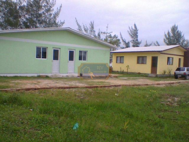 Imóvel com casa de moradia 3 dorm , mas casa geminada ,com 2 dorm .