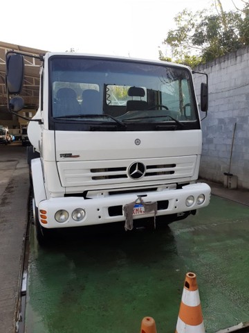 CAMINHAO MB 1718