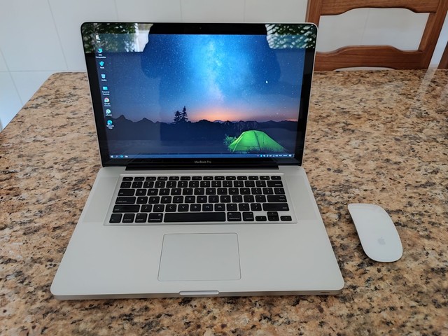 MacBook Pro impecável extremamente conservado com placa de vídeo 