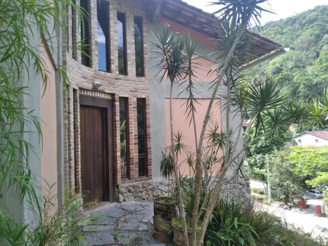 Bela Casa 3 quartos com estilo de serra em região oceânica