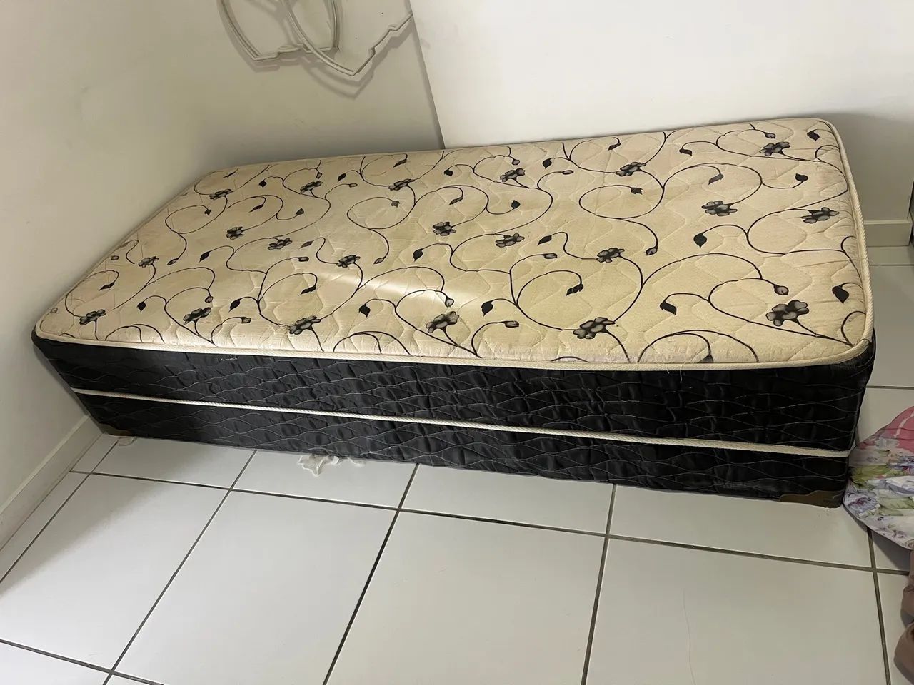 Cama Box solteiro usada