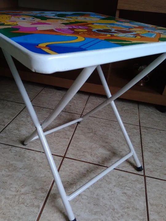 Mesa  infantil aço METALMIX + 2 cadeiras 