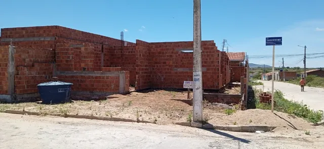vendo terreno com casa em construção.