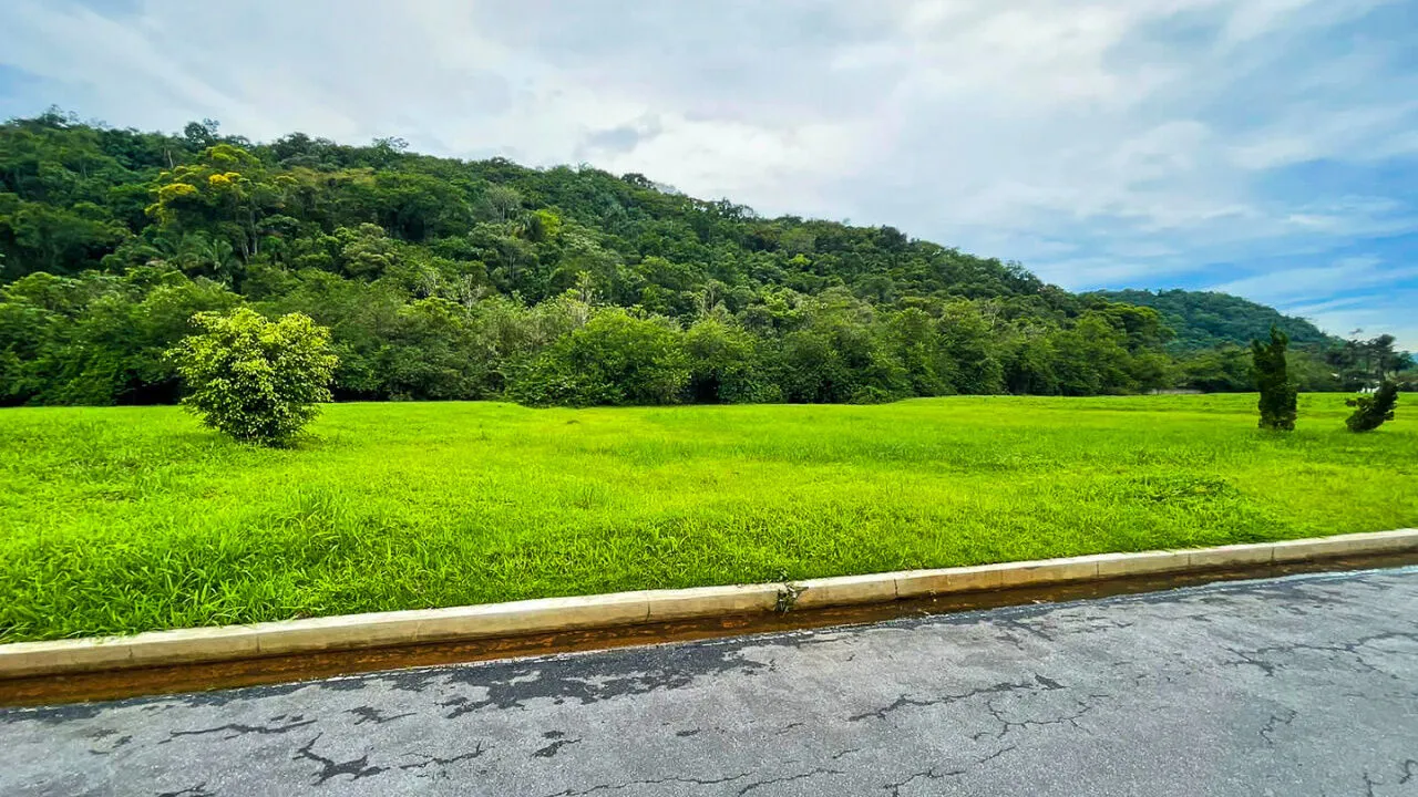 Terreno à venda no Condomínio Marina Guarujá