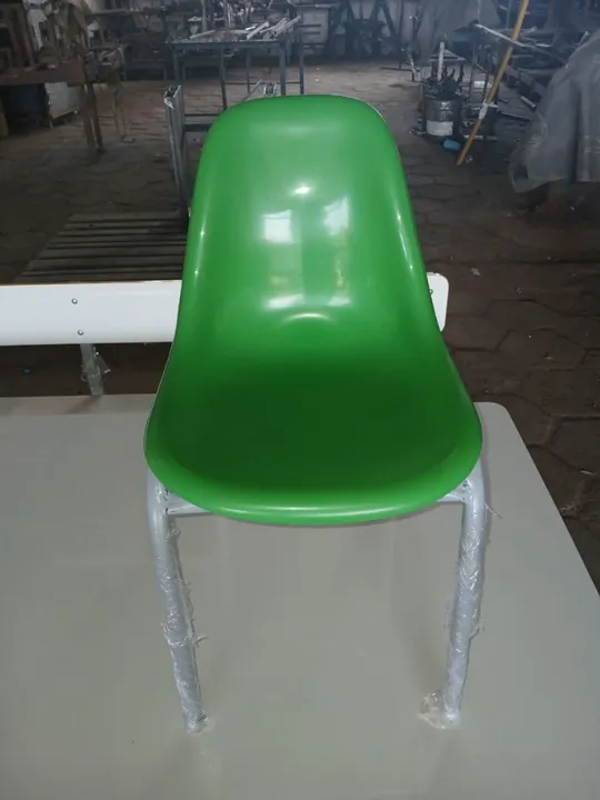 Cadeira infantil, idade 4 a 7 anos, 6 cores nova. Com entrega.