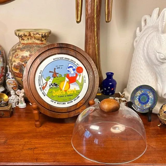 Queijeira em madeira e azulejo