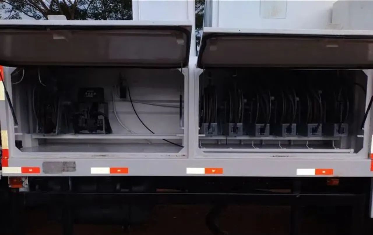 MB 1718 ano 2012, Toco, 4x2, Comboio com 4000 litros de Diesel, em SP - Foto 5