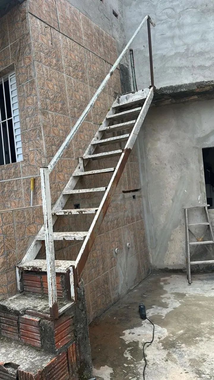 Porta de ferro e escada - Foto 4