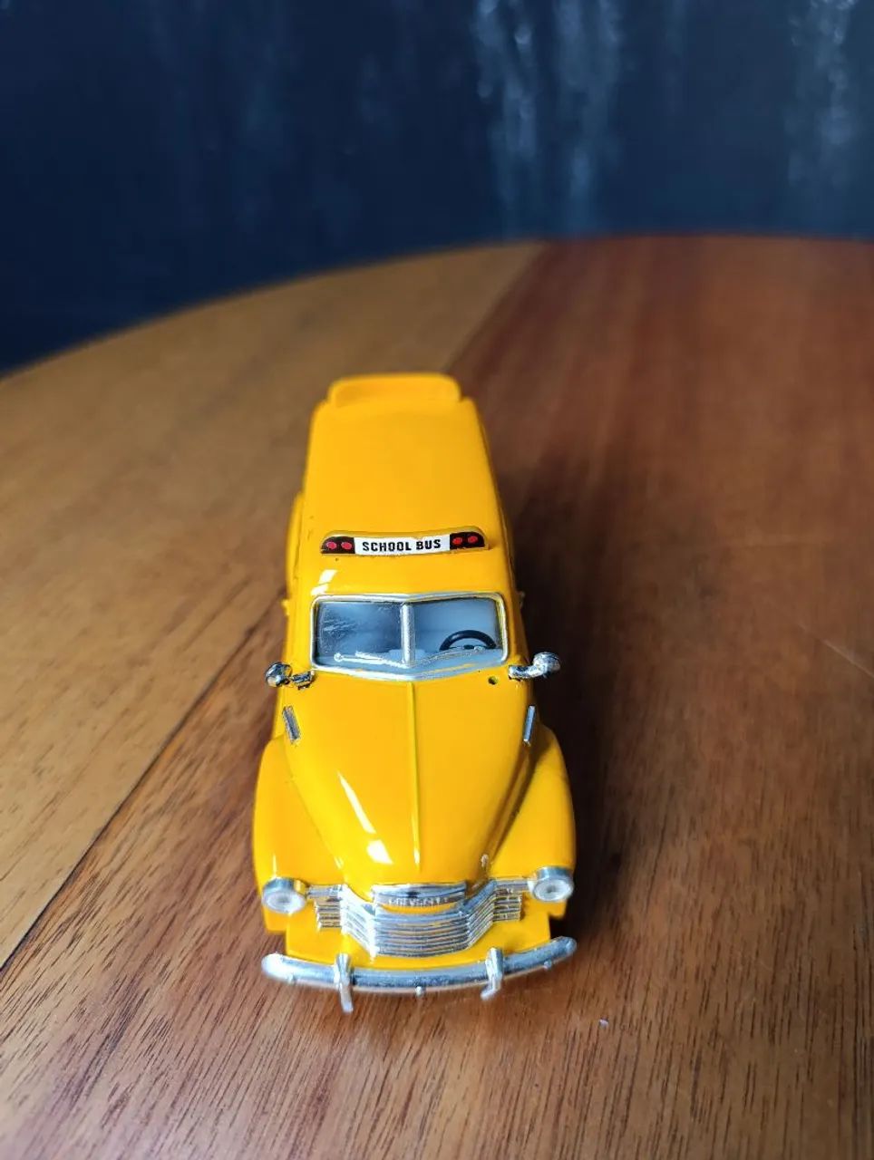 Miniatura de ônibus escolar DIECAST 1:36 Kinsmart