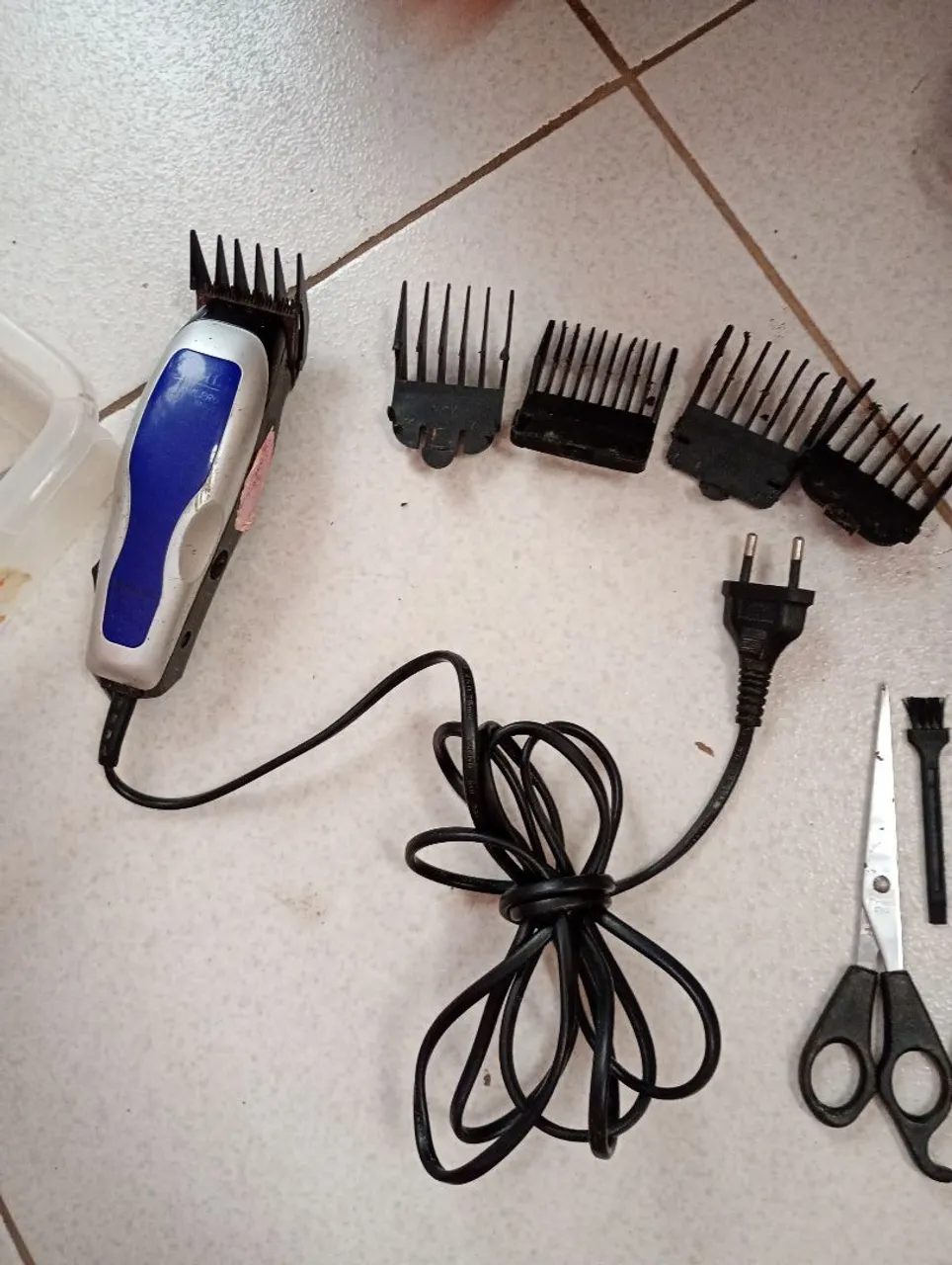 Máquina Wahl de cortar cabelo com acessórios