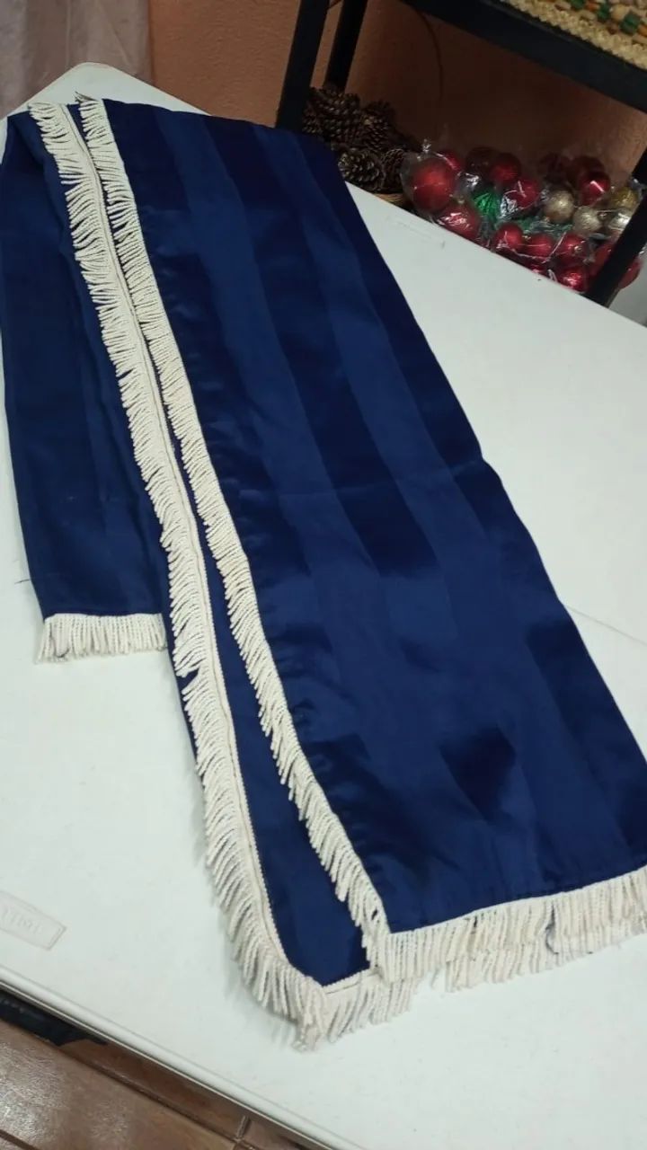 PROMOÇÃO! MANTA PARA SOFÁ- CETIM- LUXO- PEQUENAS AVARIAS 1,70M X 1,70M 