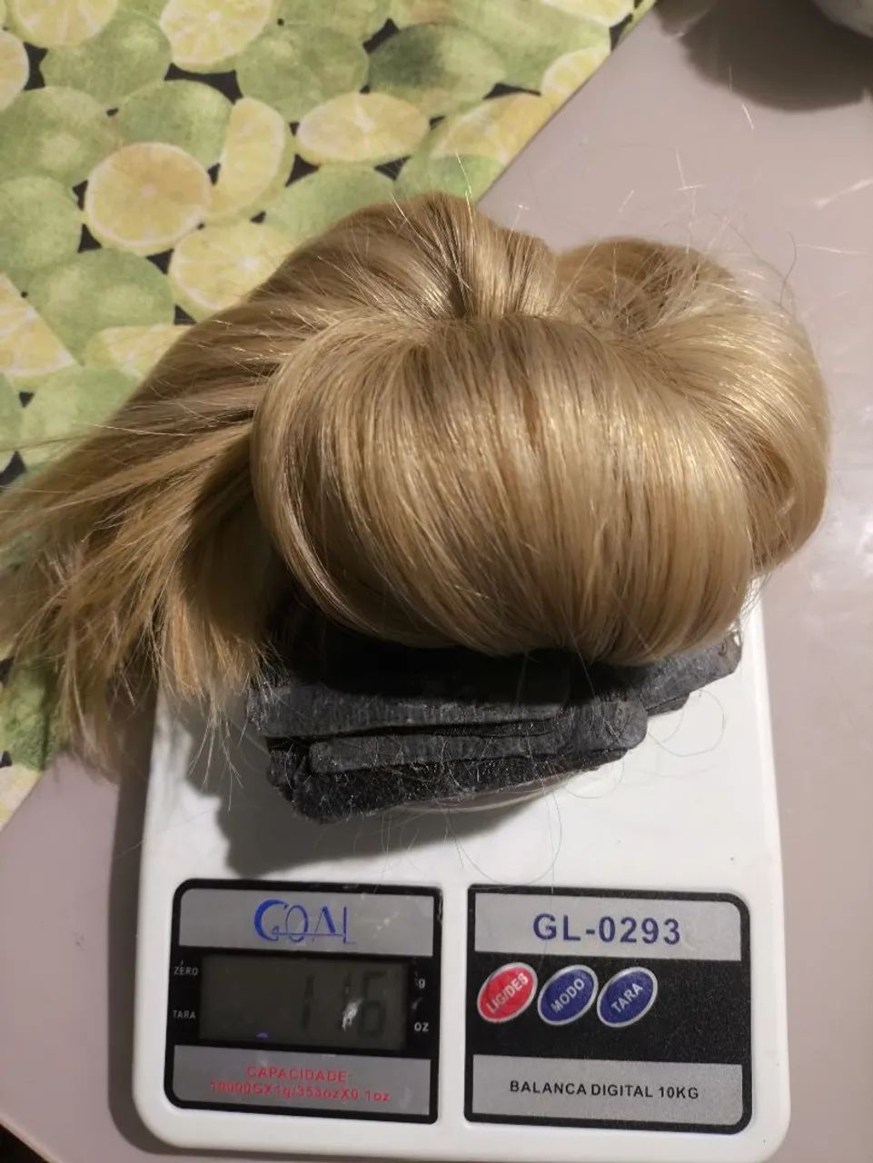 Aplique de cabelo loiro na fita