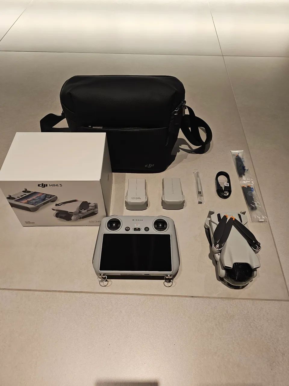 Drone Dji Mini 3 Standard com Case + 2 baterias - APENAS (1 mês de uso) Em 10X sem juros.  - Foto 3