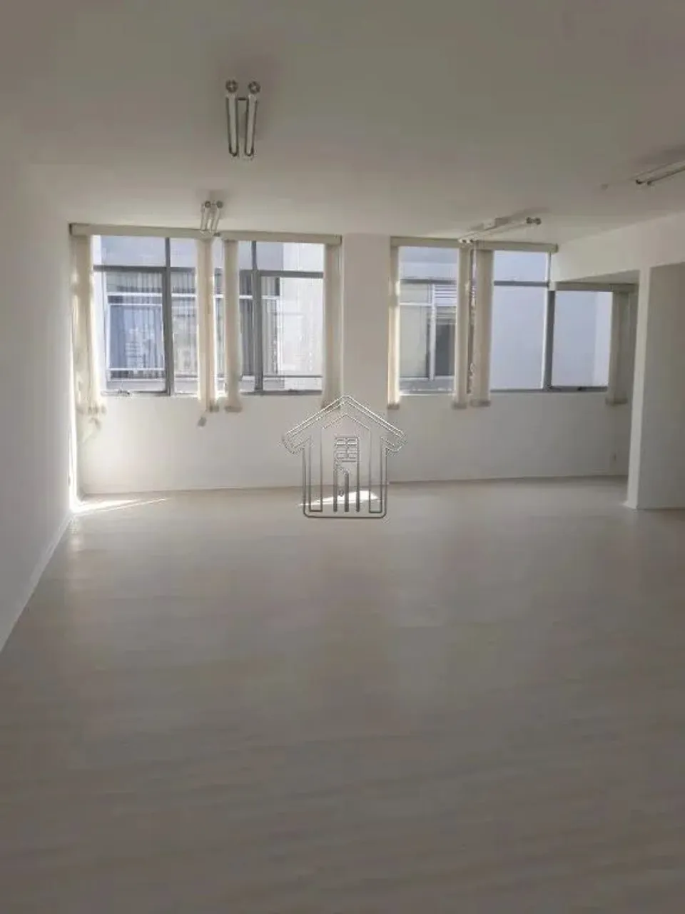 Sala Comercial em Condomínio para Locação no bairro Centro, 60,00 m