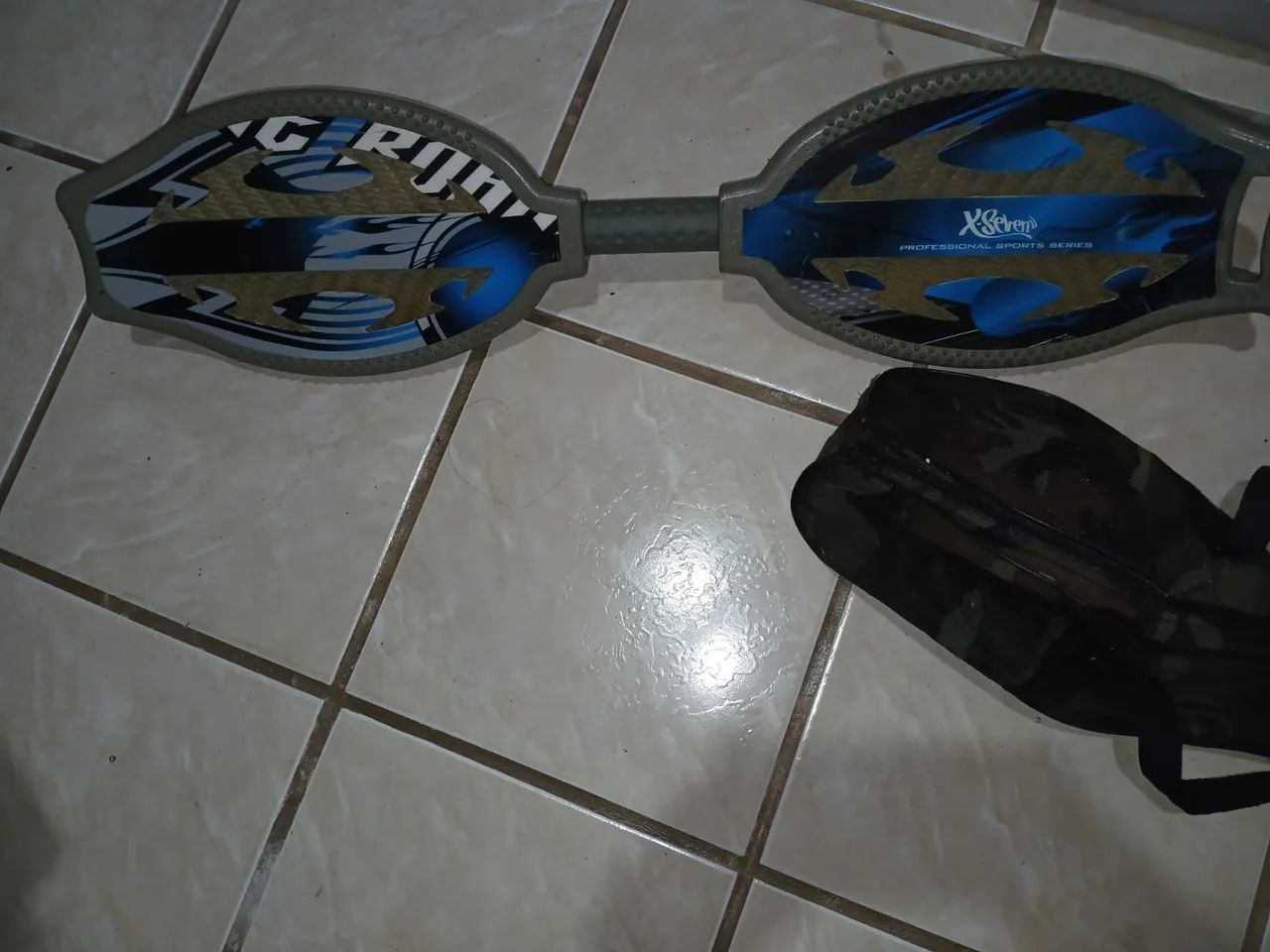 Vendo  um  skate  de  2 rodas  que  brilhar  - Foto 3