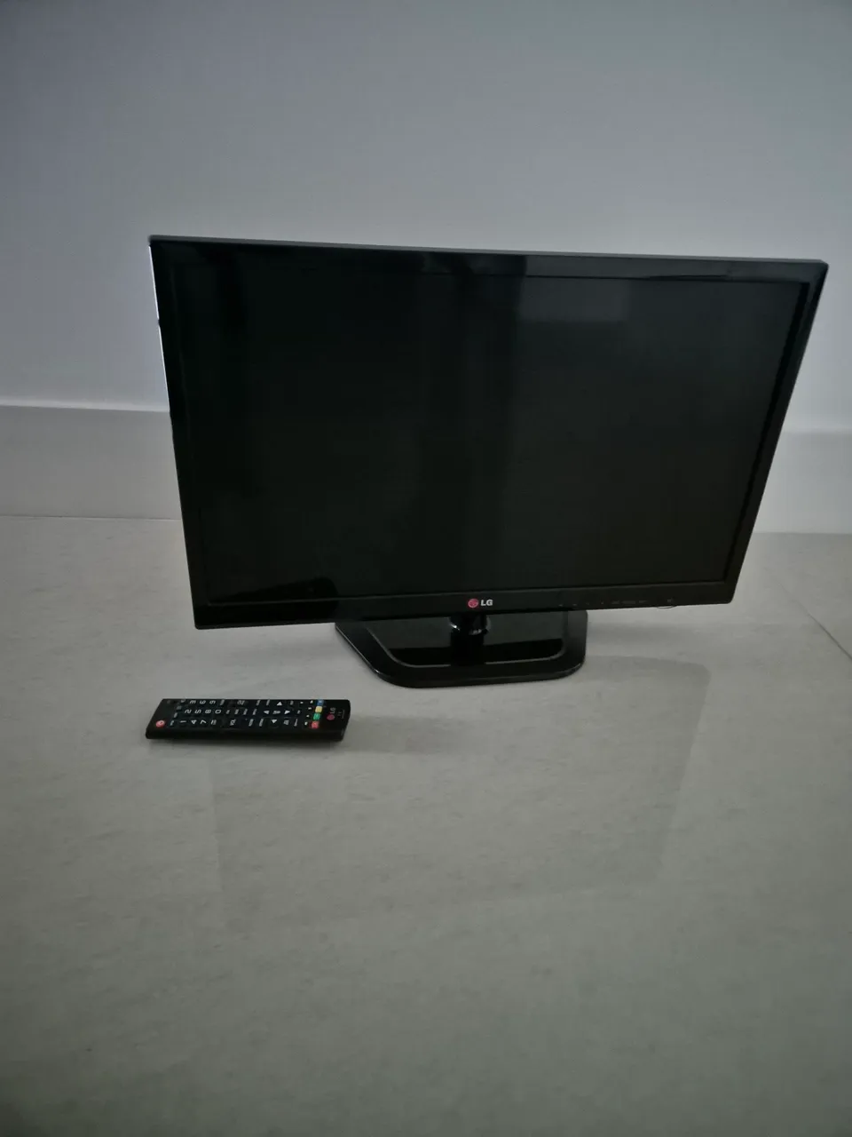 TV Monitor LG 24 Polegadas HD 24MN33N - Ótimo Estado!