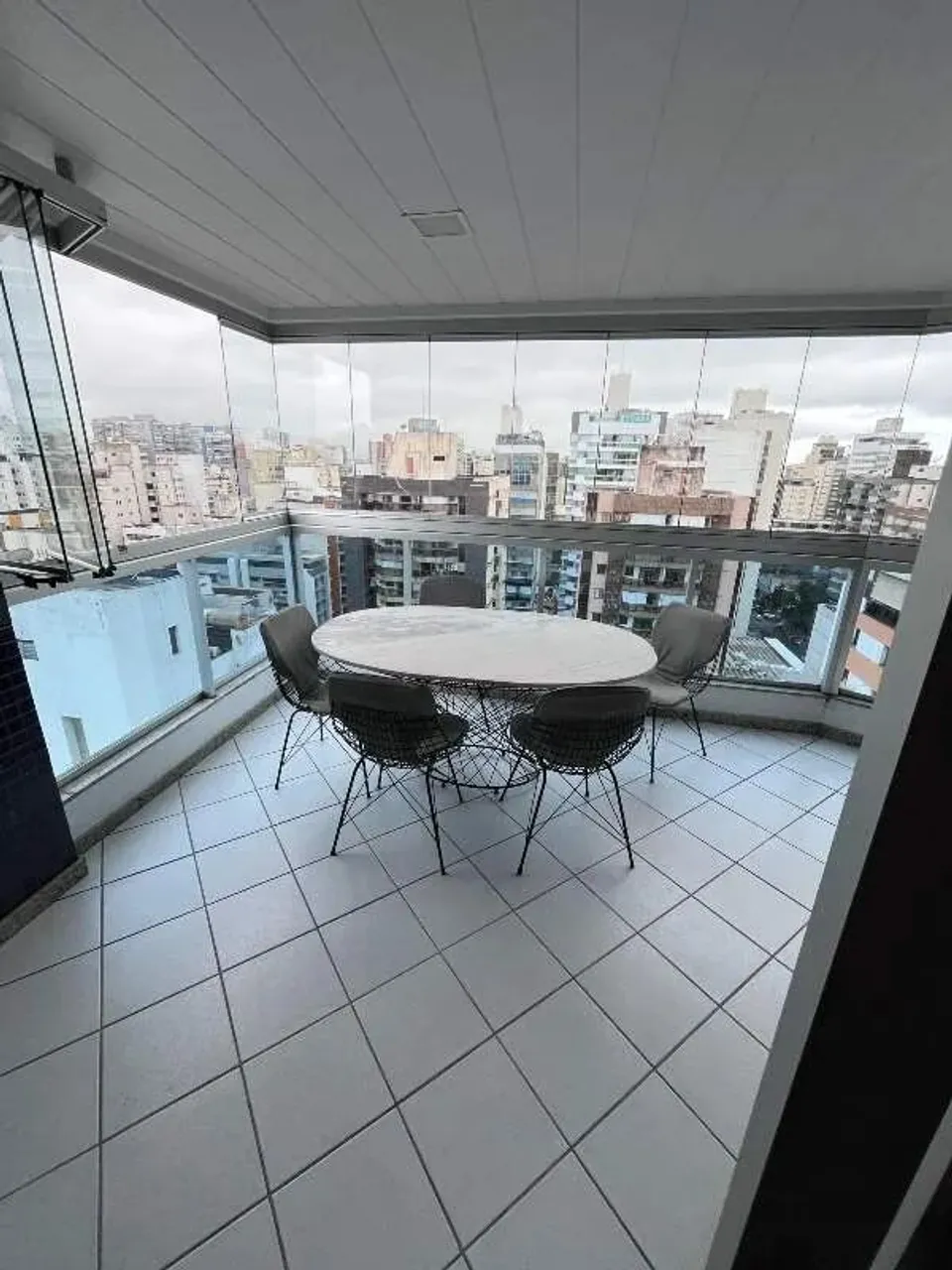 Apartamento mobiliado para locação na Praia do Canto Vitória/ES