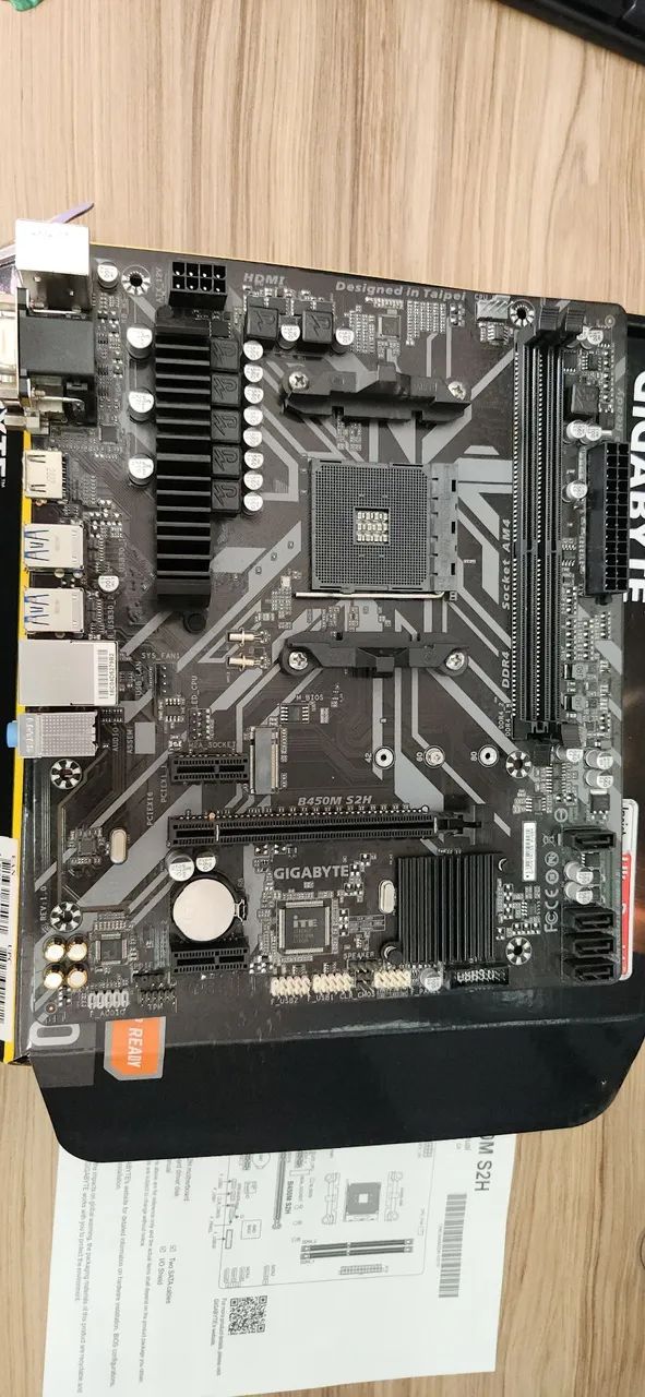 Placa-Mãe Gigabyte B450M S2H - Foto 3