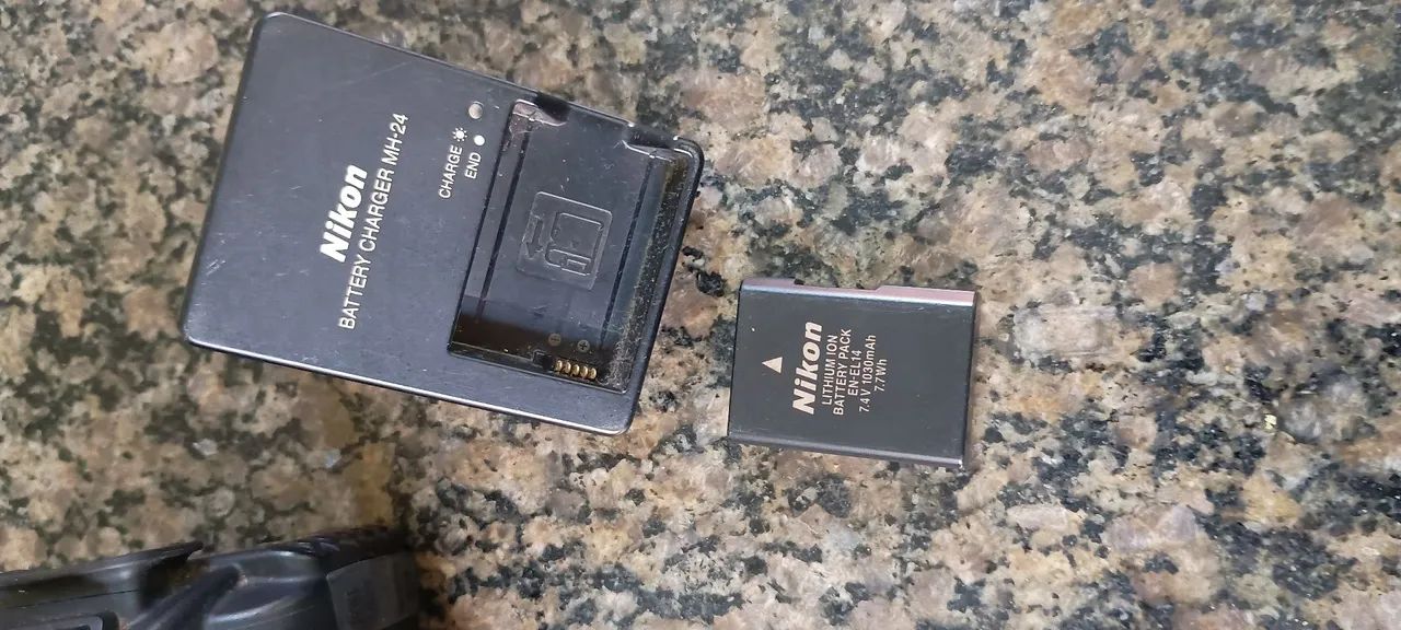 Câmera DSLR Nikon D3100 com lente 18-55mm, carregador e cabo USB - Foto 3