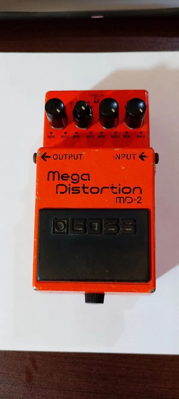 Pedal para guitarra Boss Mega Distortion MD-2