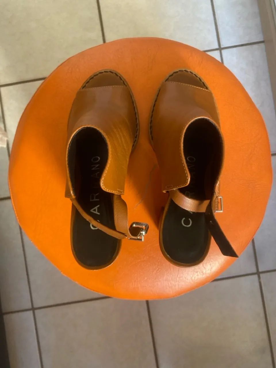 Sandália Ankle boot peep toe tratorada CARRANO marrom - Foto 2