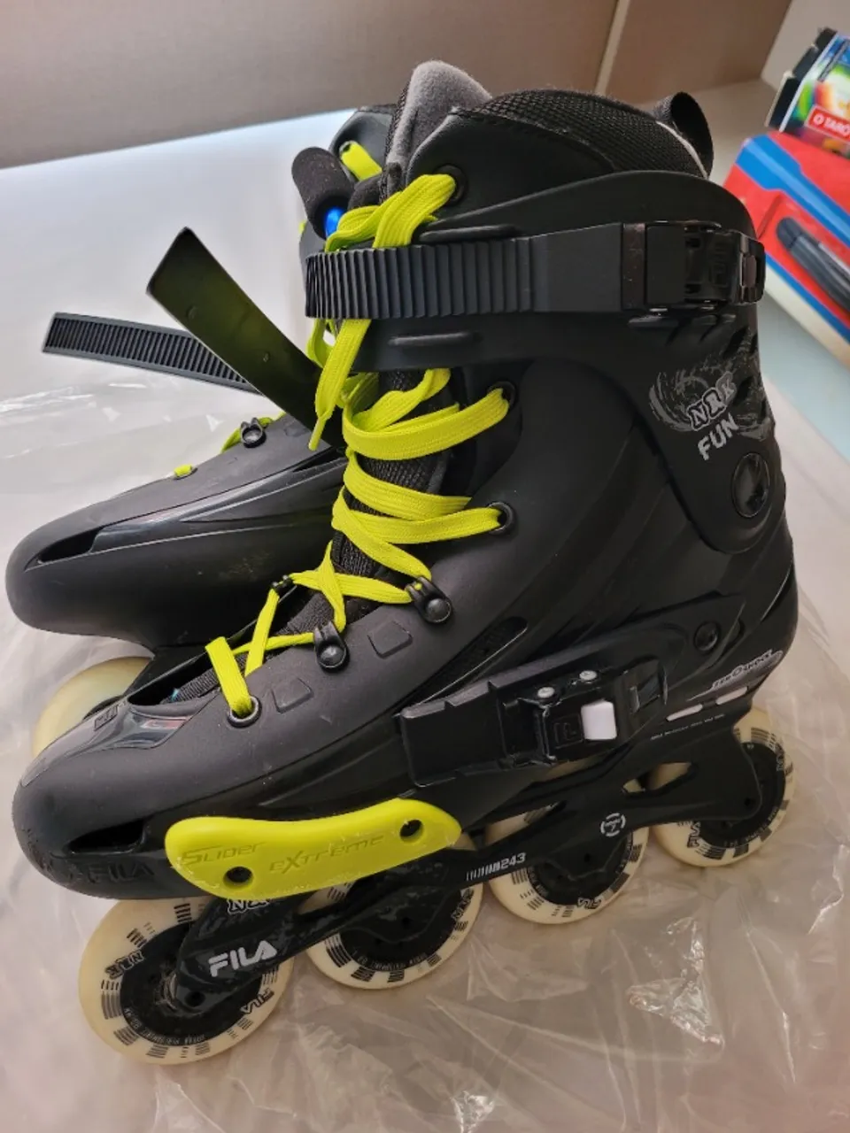 Patins Fila NRK Fun Black Abec 7 (43)+ Capacete + Protetores de mão, joelho e cotuvelo