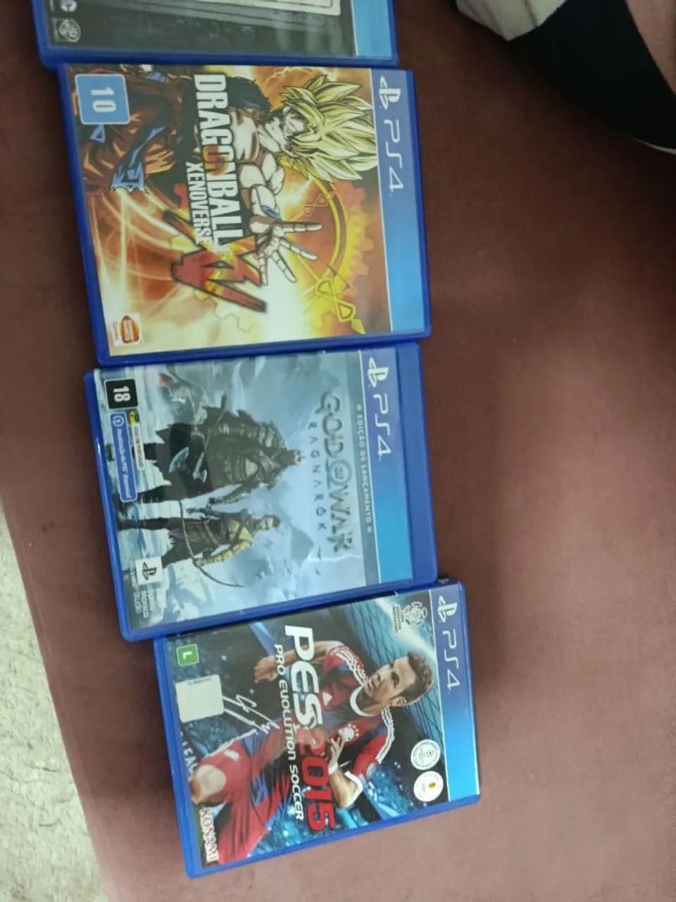 Playstation 4 branco + Jogos + 02 Controles63824543154947125