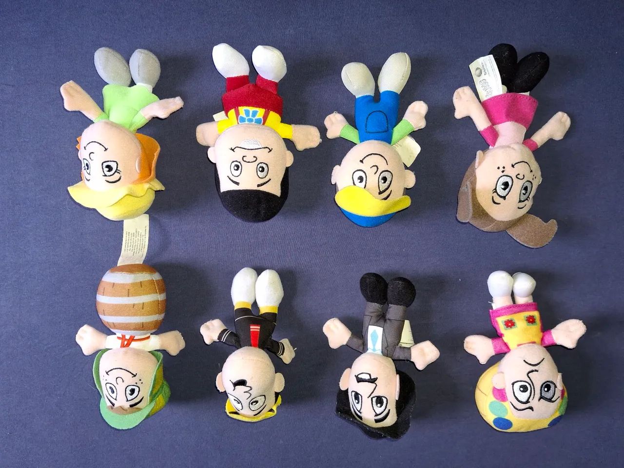 Bonecos de pelúcia da turma do Chaves 