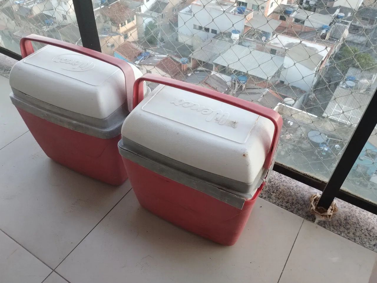 Caixa térmica e garrafa termica lote - Foto 2