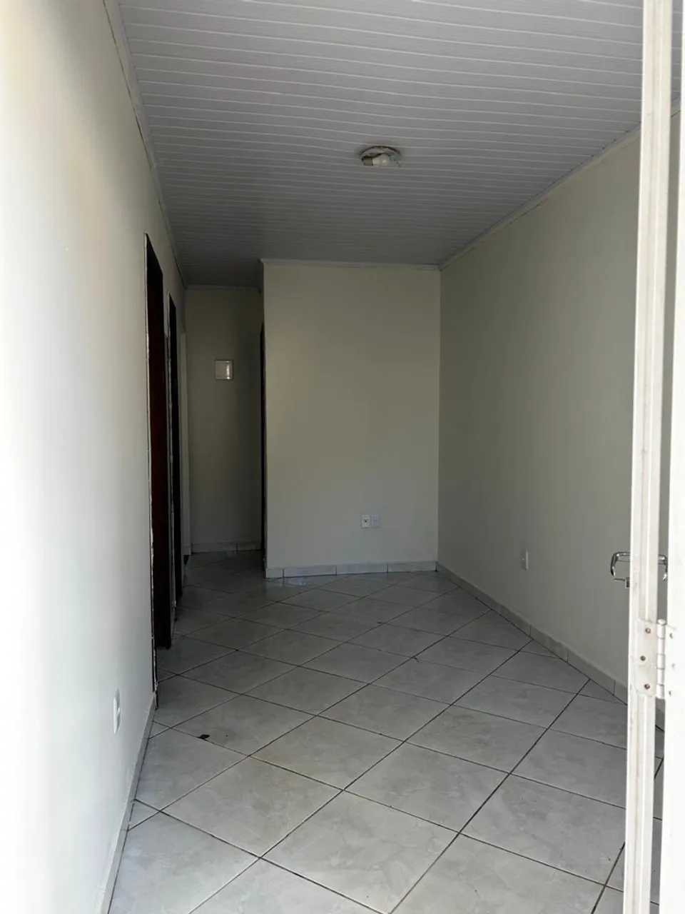 Alugo casa de fundos - QNM 06